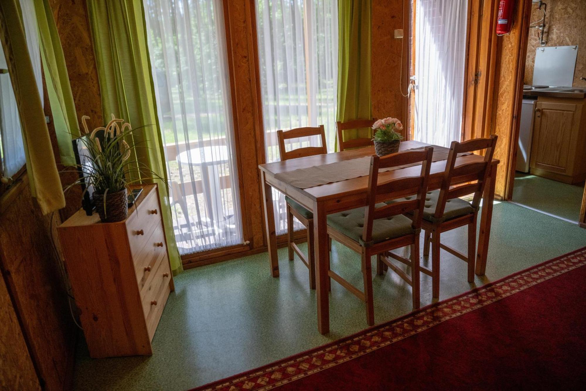 Villa "Lesne Ustronie" Byslaw Esterno foto