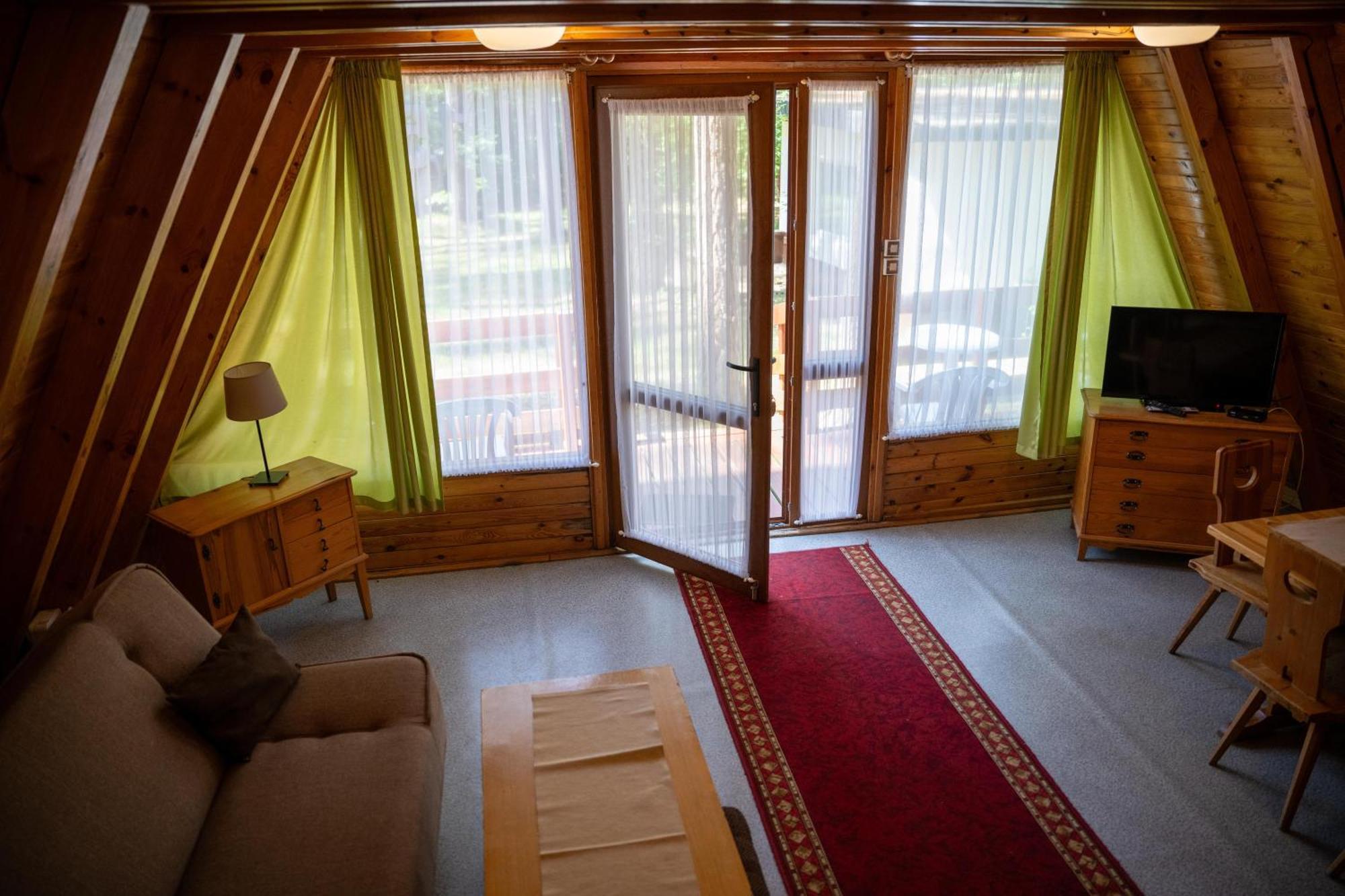 Villa "Lesne Ustronie" Byslaw Esterno foto